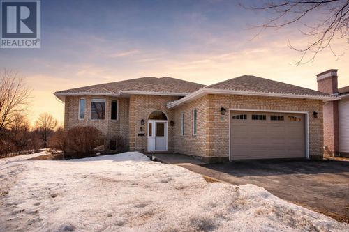 211 Linden Crt, Thunder Bay, ON, P7B6R6 | Card Image