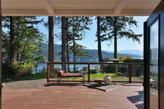 7632 Eureka Avenue, House other with 3 bedrooms, 2 bathrooms and 10 parking in Halfmoon Bay BC | Image 2