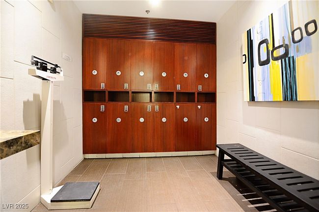 View of lockeroom | Image 44