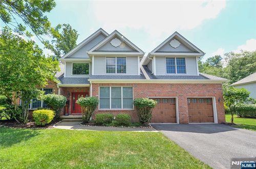 1 Woods Edge Rd, Old Tappan, NJ, 07675-7469 | Card Image