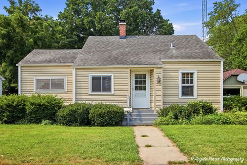 663 Pleasant St, Woodstock, IL, 60098-2240 | Card Image