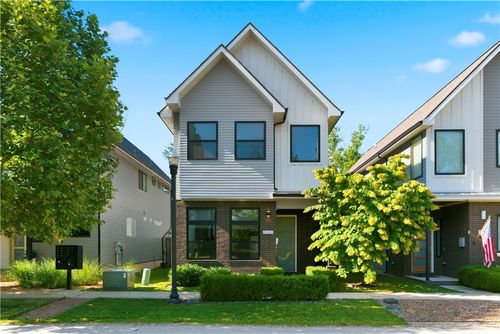 218 Se 7th St, Bentonville, AR, 72712-5928 | Card Image