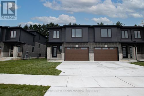 579 Regent St, Mount Brydges, ON, N0L1W0 | Card Image
