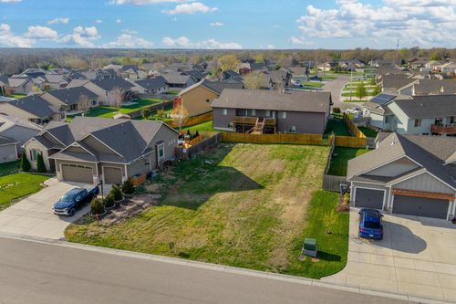 945 Cedar Brook Cir, Mulvane, KS, 67110-2105 | Card Image