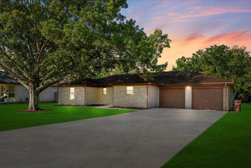 3160 W Meadow Ln, Dickinson, TX, 77539-9312 | Card Image