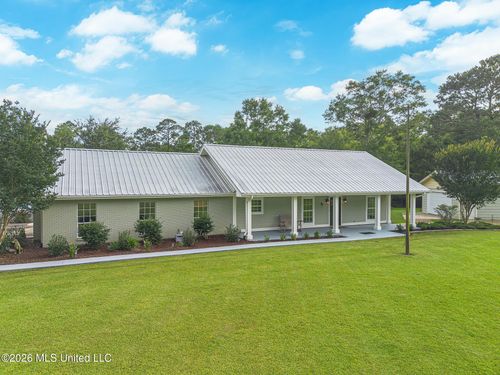 11353 Hattie K Dr, Biloxi, MS, 39532-9447 | Card Image
