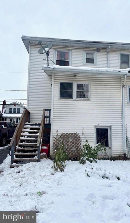 22 Broad St, CHRISTIANA, PA, 17509-1502 | Card Image