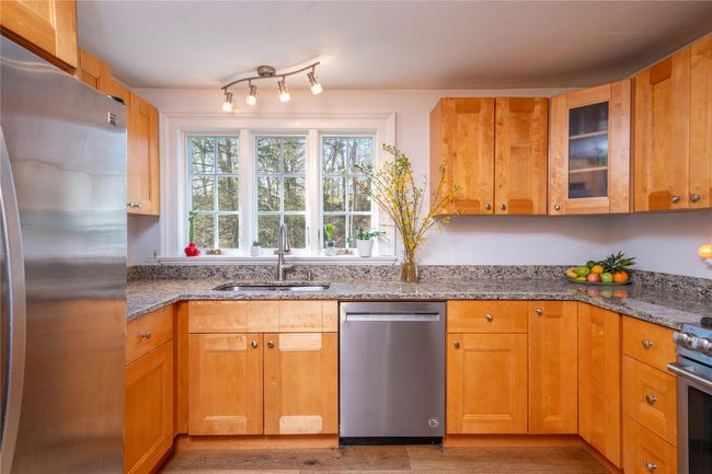 Kitchen breakfast bar | Image 9
