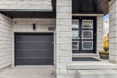 2528 Castlegate Cross, House attached with 3 bedrooms, 4 bathrooms and 2 parking in Pickering ON | Image 3