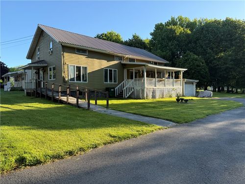 323 Maple St, Oswego, NY, 13126-3413 | Card Image