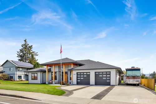 8802 Line Rd, Lynden, WA, 98264-9544 | Card Image