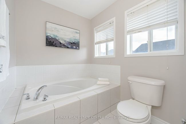 1016 Mccuaig Dr, House other with 4 bedrooms, 4 bathrooms and 2 parking in Milton ON | Image 30