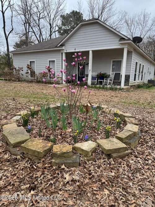 814 Strayhorn St, Senatobia, MS, 38668-1501 | Card Image