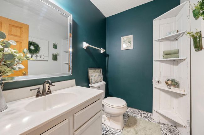 Main floor bath | Image 18