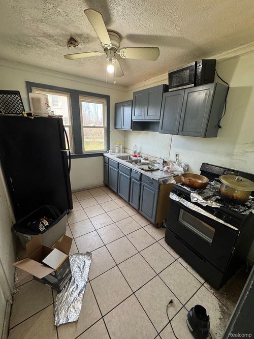 8088 Wisconsin St, Detroit, MI, 48204-3245 | Card Image