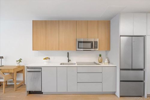 111-8 Chester Ave, White Plains, NY, 10601-5128 | Card Image
