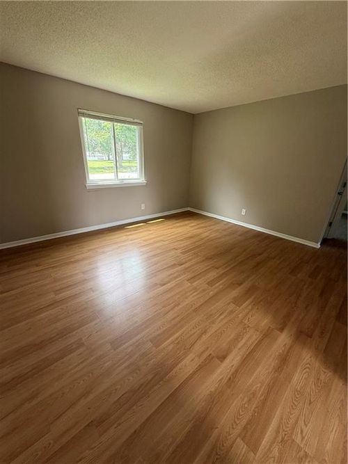 2621 N 155th Ter, Basehor, KS, 66007-9260 | Card Image