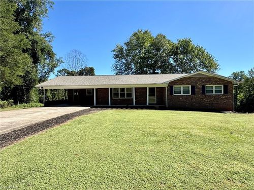 140 Northeast Cir, Elkin, NC, 28621-2428 | Card Image