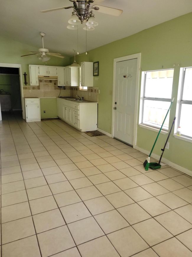 Kitchen/Dining | Image 9