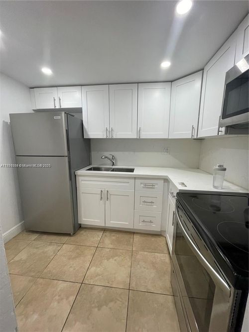 apt-26-8607 Sw 68th Ct, Pinecrest, FL, 33156-1143 | Card Image