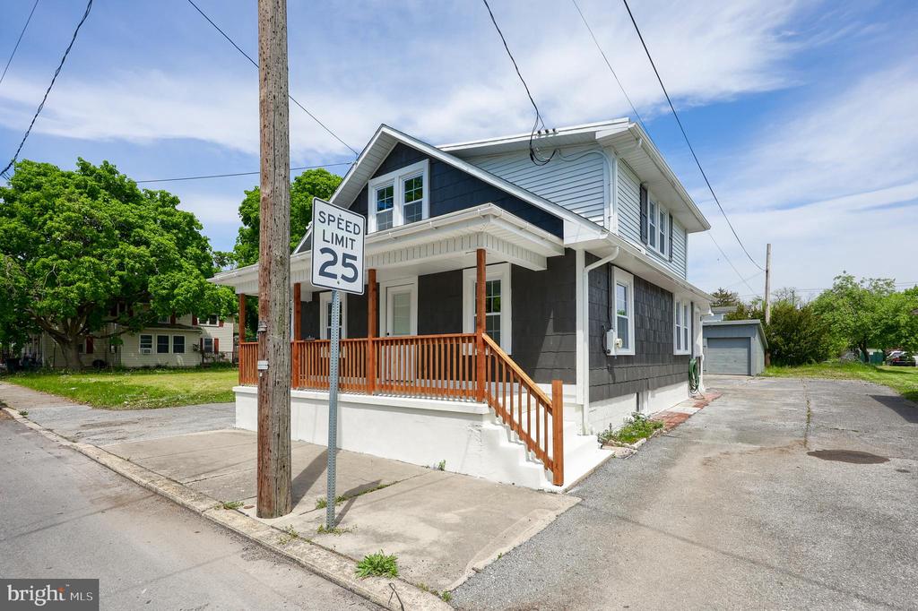 Wolf St, Manheim, PA 17545