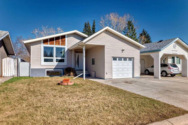 578 Aboyne Crescent Ne, Home with 3 bedrooms, 2 bathrooms and 4 parking in Calgary AB | Image 2