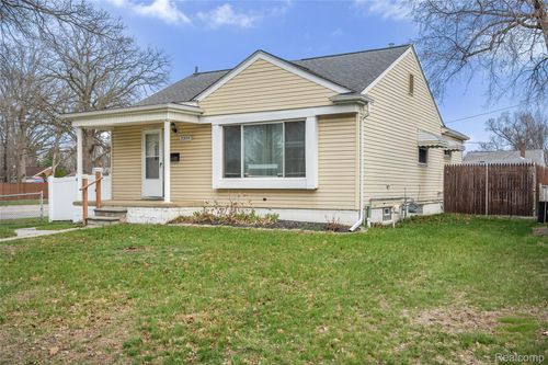 31344 Rosslyn Ave, Garden City, MI, 48135-1391 | Card Image