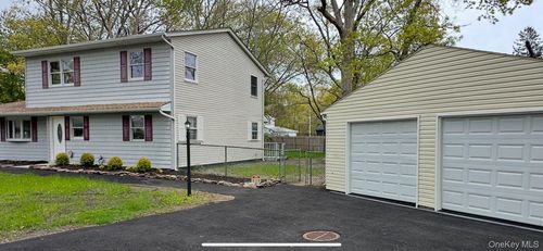 279 Beaver Dr, Mastic Beach, NY, 11951-2215 | Card Image
