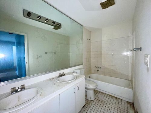 apt-10-100 Connetquot Ave, East Islip, NY, 11730-1452 | Card Image