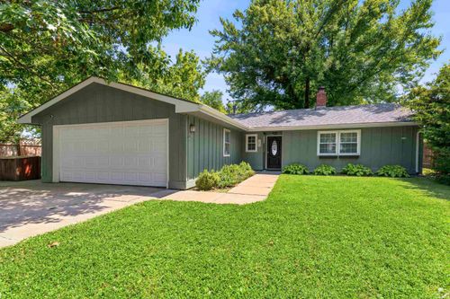 105 7th St, Wamego, KS, 66547-1810 | Card Image
