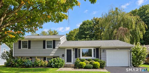 75 Sugar Plum Ln, Fairfield, CT, 06824-3530 | Card Image