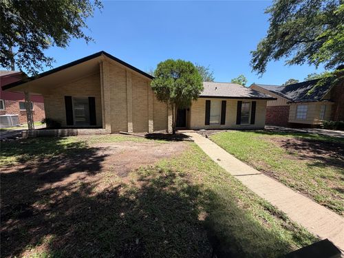 5850 Paisley St, Houston, TX, 77096-3911 | Card Image