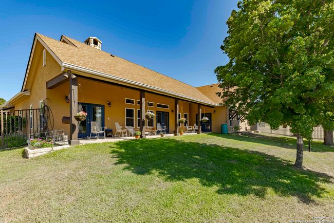 221 Cypress Estates Pkwy, House other with 3 bedrooms, 2 bathrooms and null parking in Ingram TX | Image 33