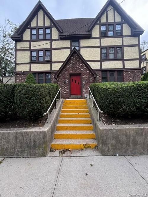 1s-40 Oakwood Rd, Huntington, NY, 11743-4232 | Card Image