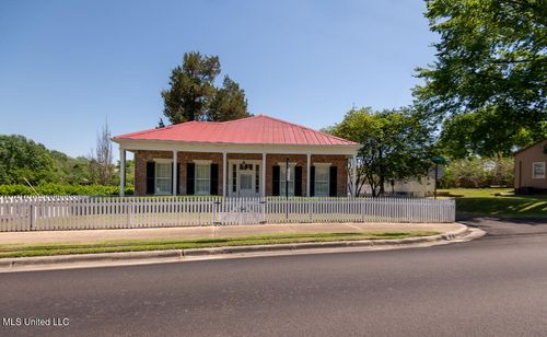 423 S Canal St, Natchez, MS, 39120-3407 | Card Image