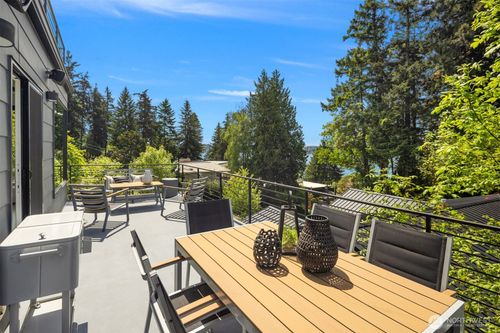 6829 Se 32nd Street, Mercer Island, WA, 98040 | Card Image