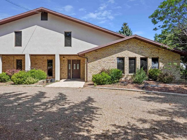 1872 E 1750 S, House other with 4 bedrooms, 3 bathrooms and 2 parking in Gooding ID | Image 5