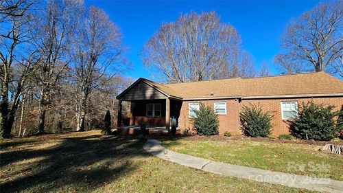 2524 Pickway Dr, Charlotte, NC, 28269-4657 | Card Image