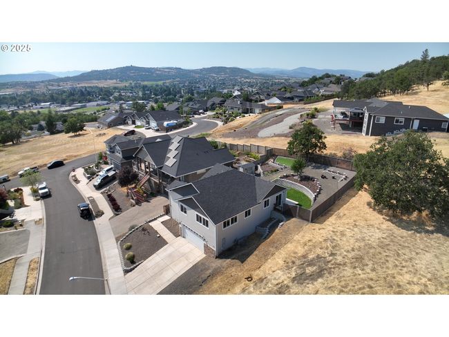 1019 Azure Way, House other with 3 bedrooms, 2 bathrooms and 2 parking in Eagle Point OR | Image 46