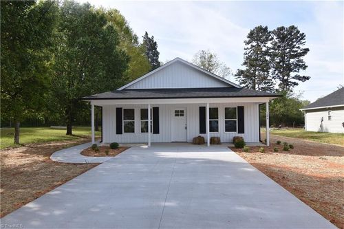 304 E 8th Street E 8th St, Lexington, NC, 27295-1804 | Card Image