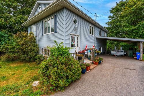 377 Pleasant St, Yarmouth, NS, B5A4H5 | Card Image