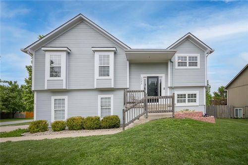 245 W Cheyenne St, Gardner, KS, 66030-7502 | Card Image