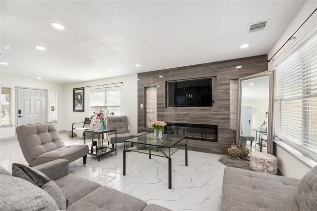 10814 Cane Grove Ln, House other with 3 bedrooms, 3 bathrooms and null parking in Houston TX | Image 6