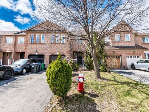 32 Twin Pines Cres, Brampton, ON, L7A1M6 | Card Image