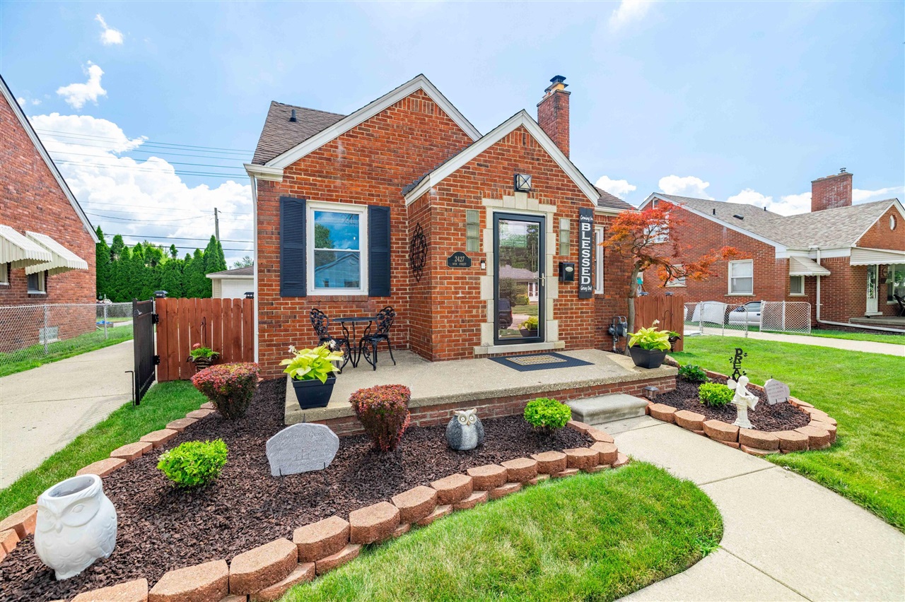18th St, Wyandotte, MI 48192