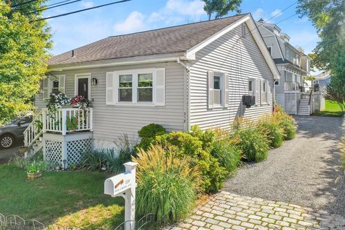 318 Pine Creek Ave, Fairfield, CT, 06824-6390 | Card Image