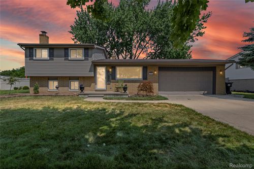 22092 Nelson St, Woodhaven, MI, 48183-1537 | Card Image