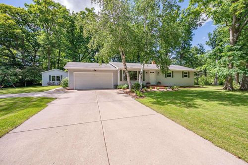2734 Pioneer Drive, Ashwaubenon, WI, 54313 | Card Image