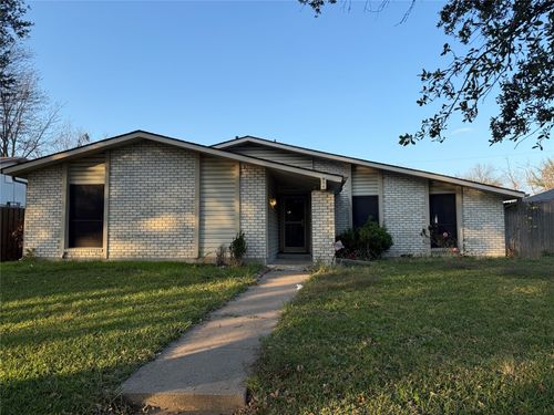 806 Pinehill Ln, Grand Prairie, TX, 75052-6519 | Card Image
