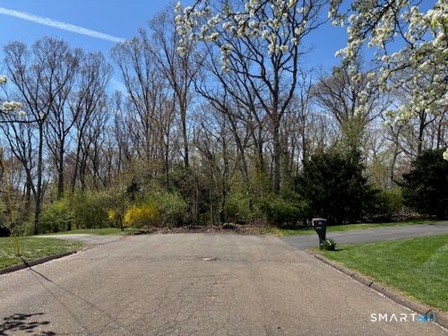 27 Falcon Crest Drive, North Haven, CT, 06473 | Card Image